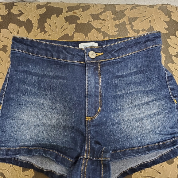 Shorts - Picture 1 of 3